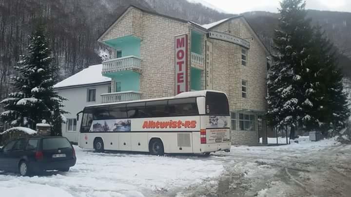 Motel Tara 莫伊科瓦茨 外观 照片
